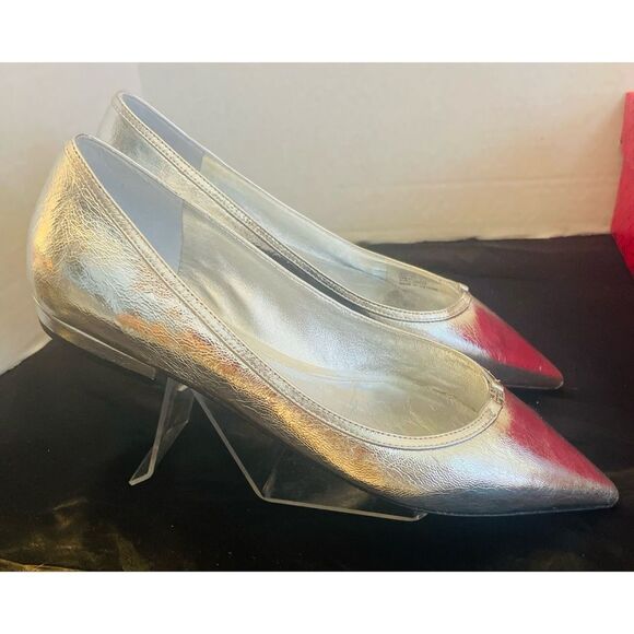 TORY BURCH
Double T Buckle Pointed-toe Flat In Shiny Silver Women’s Size 10M New - Picture 4 of 11